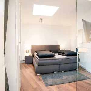 White Lofty Und White Dusseldorf